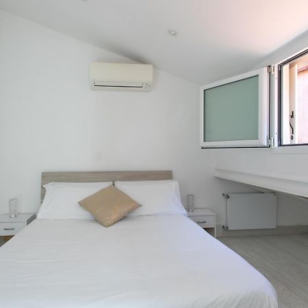 Ca' Sciarrin Apartment Near Rialto Bridge Венеція Номер фото